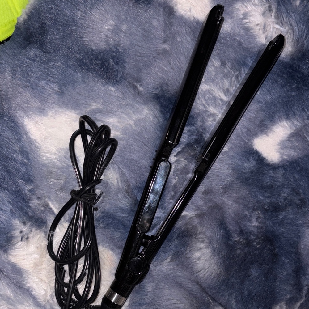 Conair InfinitiPRO Onyx Ceramic Flat Iron.